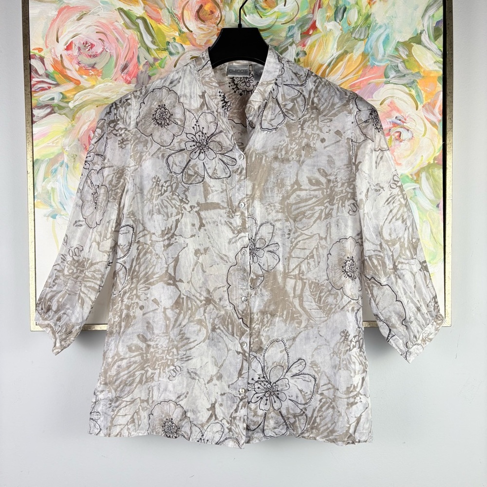 Chico’s 100% Silk Floral Button Front Blouse Size 1 Silver Gray Shell Buttons